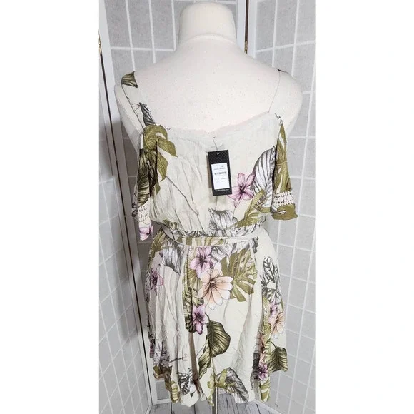 Size: 16 / S - NWT City Chic Women Cold Shoulder Floral Playsuit Romper Plus - Picture 4 of 5